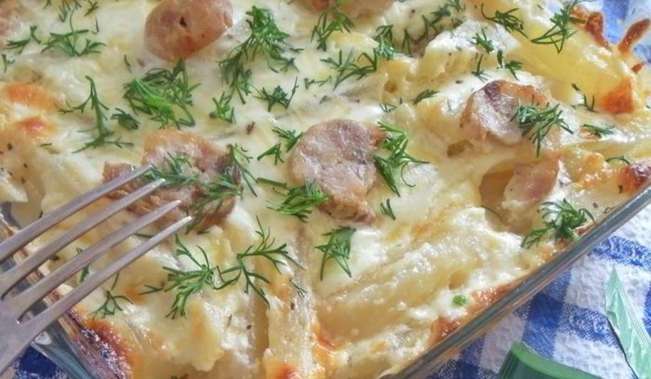 Рецепт картофеля, запеченного с говядиной под сырно-сметанным соусом