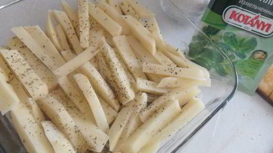 картофель, запеченный с говядиной под сырно-сметанным соусом