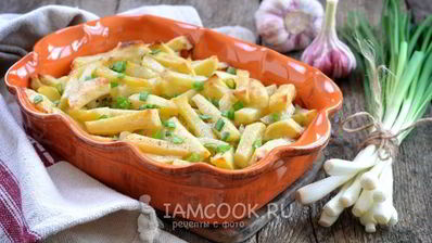 картофель, запеченный с курицей и беконом