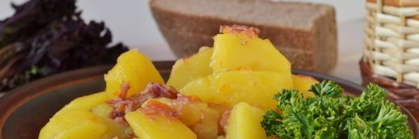 Картошка с тушенкой в мультиварке