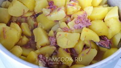 картошка с тушенкой в мультиварке