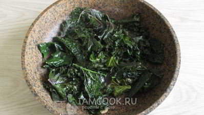 тушеная капуста кале с чесноком