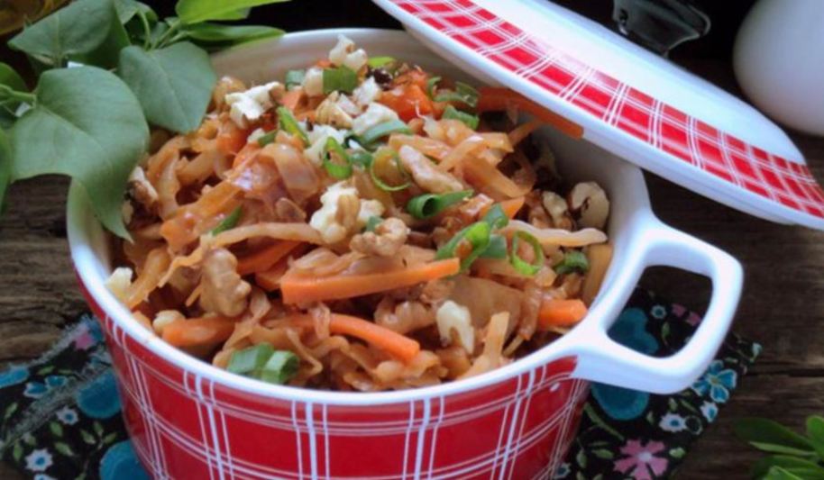 Рецепт тушеной капусты с грецкими орехами
