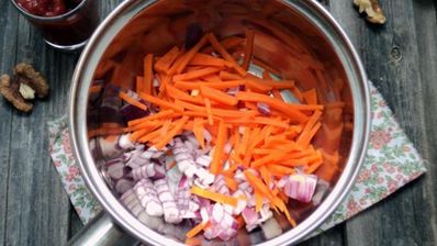 тушеная капуста с грецкими орехами