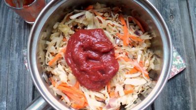 тушеная капуста с грецкими орехами