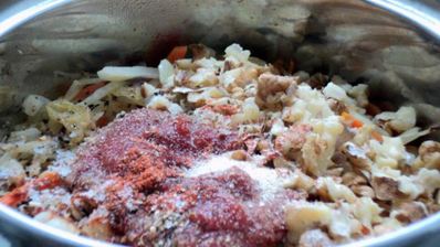 тушеная капуста с грецкими орехами