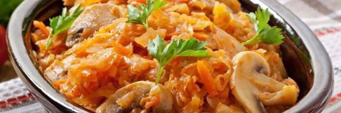 Тушеная капуста с грибами и картошкой