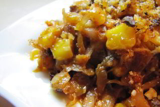 Тушеная капуста с кукурузой, курагой, черносливом