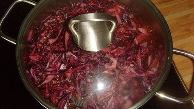 тушеная краснокочанная капуста