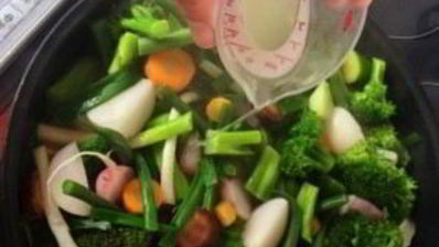 тушеные овощи с лимоном, зеленью и сливочным маслом