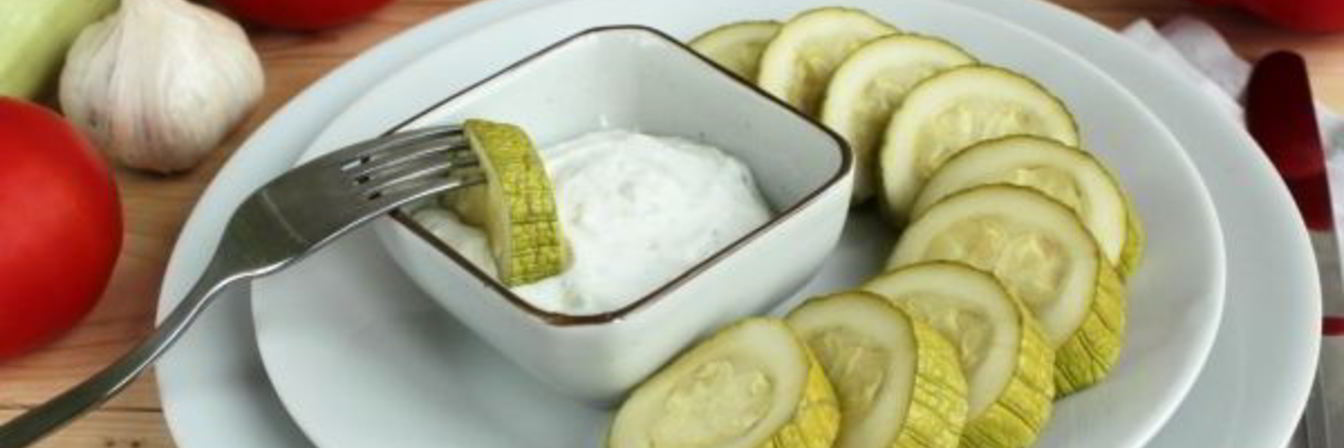 Запеченный кабачок с сырным соусом