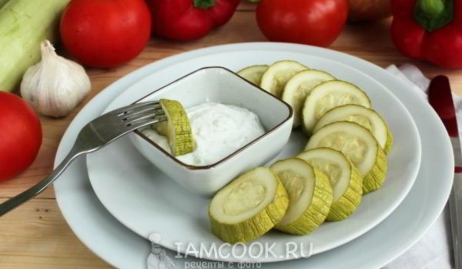 Рецепт запеченного кабачка с сырным соусом