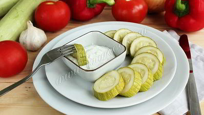 запеченный кабачок с сырным соусом