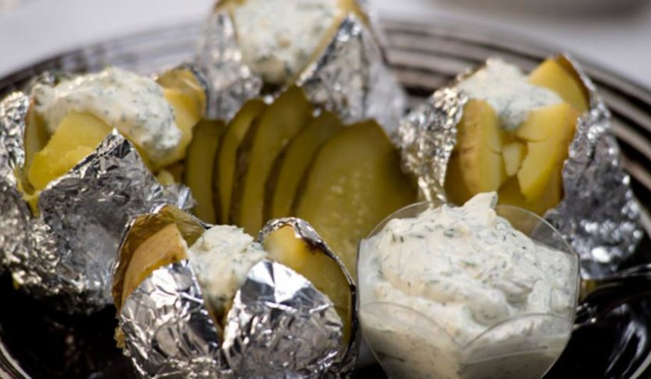 Рецепт запеченного картофеля с соусом