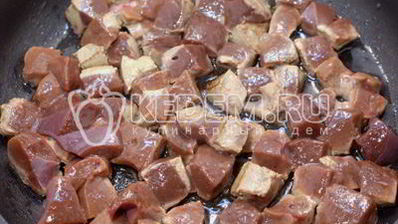 говяжья печень со сметаной и зеленью