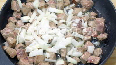 говяжья печень со сметаной и зеленью