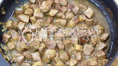 говяжья печень со сметаной и зеленью