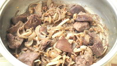 куриная печень с грецкими орехами