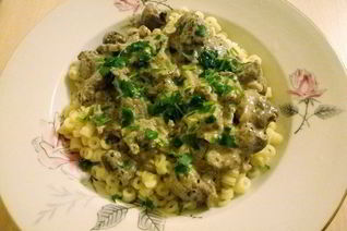 Куриная печень с сердечками в сметанном соусе