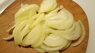 куриная печень с сердечками в сметанном соусе