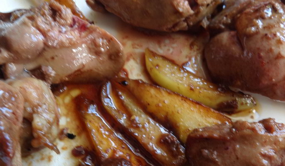 Рецепт куриной печени в карамели с яблоками