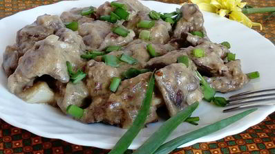 куриная печень в сметанном соусе