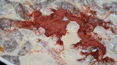 нежная говяжья печень в сметанном соусе