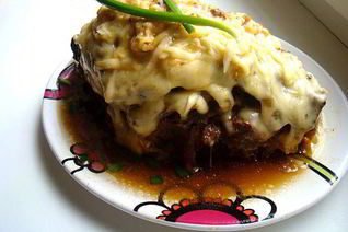 Печень говяжья, запеченная под сырной шапкой