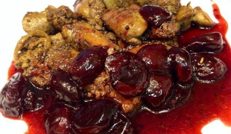 Рецепт печени под соусом из маринованной черешни