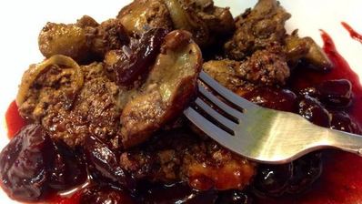 печень под соусом из маринованной черешни