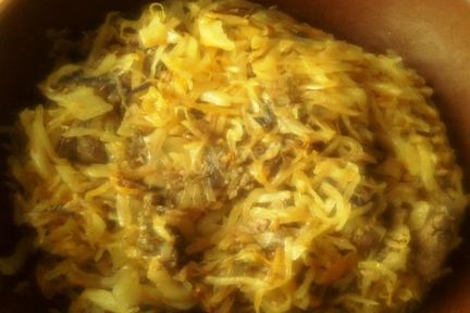 Жареная капуста с куриной печенью