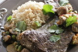 Жареная печень с грибами в азиатском стиле