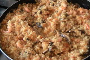 Паэлья с грибами и креветками