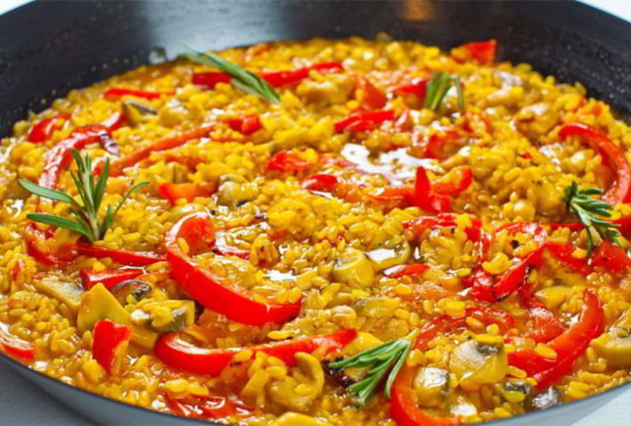 Паэлья с курицей и грибами