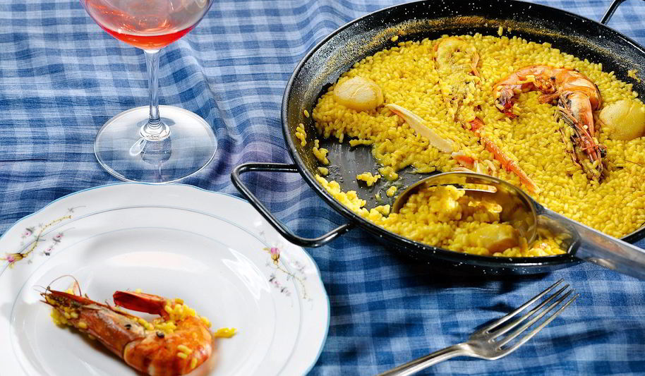 Рецепт паэльи с лангустином и гребешками