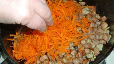 плов на сковороде со свининой