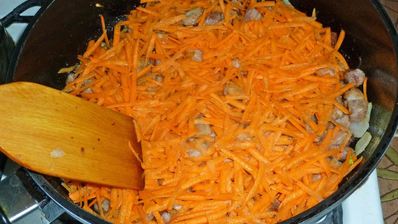 плов на сковороде со свининой