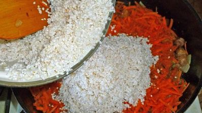 плов на сковороде со свининой