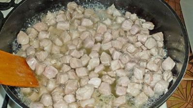 плов на сковороде со свининой