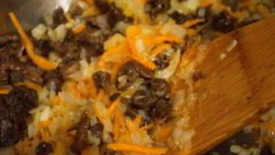 плов с белыми грибами