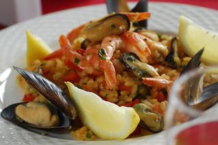 Плов с креветками и мидиями