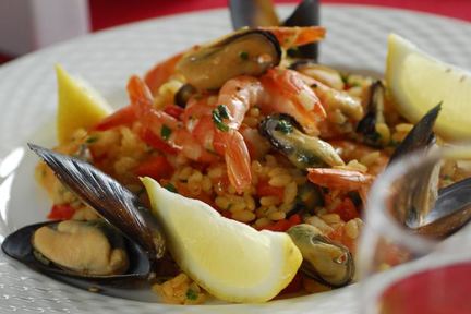Плов с креветками и мидиями