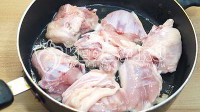 плов с курицей, изюмом и морковью по-корейски