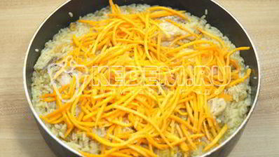 плов с курицей, изюмом и морковью по-корейски