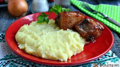 пышное картофельное пюре с яйцом и сметаной