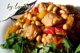 Мясное рагу с соевыми бобами и орегано