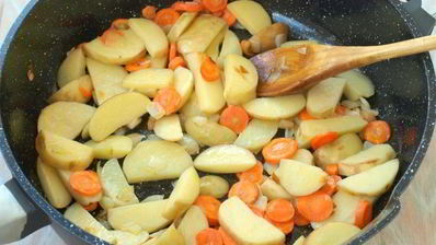 овощное рагу с цветной капустой и стручковым горошком