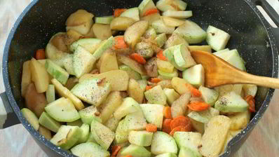 овощное рагу с цветной капустой и стручковым горошком