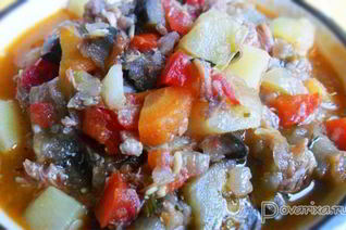 Овощное рагу с тушенкой