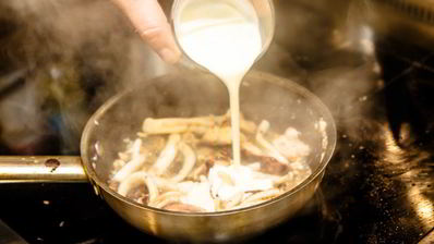 рагу из морепродуктов с соусом зеленый перец